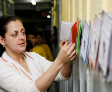Um exemplo é a Escola Estadual Ângelo Trevisan, em Curitiba, onde professores trabalharam meses com os alunos para organizar uma mostra com o resultado de diversas atividades