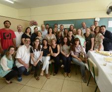 O Governo do Estado recebeu na sexta-feira (21), da prefeitura de Curitiba, a posse do terreno do Colégio Estadual Pinheiro do Paraná, no bairro de Santa Felicidade. O repasse foi formalizado pelo governador em exercício, Flávio Arns, e o prefeito Gustavo Fruet, durante encontro realizado no próprio colégio. 