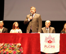 Evento promove discussão entre profissionais da educação básica e superior sobre formação para mudanças no contexto da educação, políticas, representações sociais e práticas. 