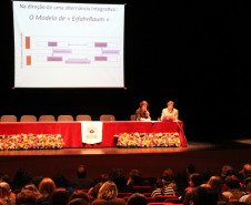 Evento promove discussão entre profissionais da educação básica e superior sobre formação para mudanças no contexto da educação, políticas, representações sociais e práticas. 