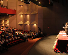 Evento promove discussão entre profissionais da educação básica e superior sobre formação para mudanças no contexto da educação, políticas, representações sociais e práticas. 