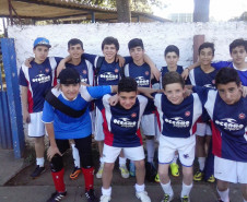 36 mil alunos participam de 18 modalidades esportivas que integram os Jogos Escolares do Paraná. Aulas de treinamento acontecem em mais de mil colégios.