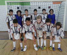 36 mil alunos participam de 18 modalidades esportivas que integram os Jogos Escolares do Paraná. Aulas de treinamento acontecem em mais de mil colégios.