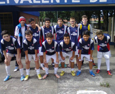 36 mil alunos participam de 18 modalidades esportivas que integram os Jogos Escolares do Paraná. Aulas de treinamento acontecem em mais de mil colégios.