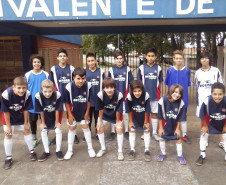 36 mil alunos participam de 18 modalidades esportivas que integram os Jogos Escolares do Paraná. Aulas de treinamento acontecem em mais de mil colégios.