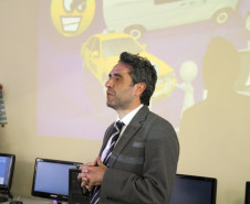 Alunos e professores de colégios estaduais participam da Semana Original, evento de combate à pirataria que acontece de 9 a 12 de dezembro, em Curitiba. A ação é promovida pelo Sindicato Nacional dos Analistas Tributários da Receita Federal (Sindireceita) e o Instituto Brasileiro de Ética Concorrencial para sensibilizar a sociedade quanto à valorização de produtos originais, combate ao contrabando e pirataria, além da importância dos tributos.