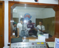 A radionovela, sucesso das rádios brasileiras entre as décadas de 1940 e 1960, foi resgatada pelo Colégio Estadual Abraham Lincoln, do município de Kaloré para desenvolver o hábito da leitura entre os estudantes