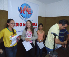 A radionovela, sucesso das rádios brasileiras entre as décadas de 1940 e 1960, foi resgatada pelo Colégio Estadual Abraham Lincoln, do município de Kaloré para desenvolver o hábito da leitura entre os estudantes