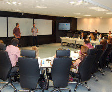 Os estagiários da Secretaria de Estado da Educação apresentaram nessa quinta-feira (11), em Curitiba, propostas de reformulação do ambiente Alunos, do Portal Dia a Dia Educação. O objetivo do projeto é auxiliar com possíveis mudanças para aproximar ainda mais os estudantes da rede estadual de ensino aos conteúdos do portal educacional.