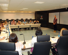 Os estagiários da Secretaria de Estado da Educação apresentaram nessa quinta-feira (11), em Curitiba, propostas de reformulação do ambiente Alunos, do Portal Dia a Dia Educação. O objetivo do projeto é auxiliar com possíveis mudanças para aproximar ainda mais os estudantes da rede estadual de ensino aos conteúdos do portal educacional.