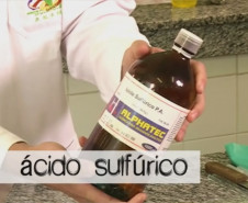 Vídeos trazem exemplos práticos e orientações sobre o uso de laboratórios de Química, Física, Matemática e Biologia nas escolas.