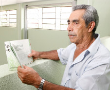 Em uma década, o Programa Paraná Alfabetizado já atendeu mais de 500 mil pessoas no estado, com 15 anos ou mais que não eram alfabetizadas. Na foto o aluno Anizio Bueno. 24-11-14.