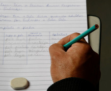 Em uma década, o Programa Paraná Alfabetizado já atendeu mais de 500 mil pessoas no estado, com 15 anos ou mais que não eram alfabetizadas.  25-11-14.  