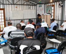 Em uma década, o Programa Paraná Alfabetizado já atendeu mais de 500 mil pessoas no estado, com 15 anos ou mais que não eram alfabetizadas.  25-11-14.