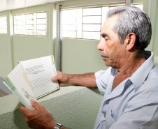 Em uma década, o Programa Paraná Alfabetizado já atendeu mais de 500 mil pessoas no estado, com 15 anos ou mais que não eram alfabetizadas. Na foto o aluno Anizio Bueno. 24-11-14. 