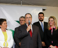 Fernando Xavier Ferreira assumiu a secretaria da Educação do Paraná nesta segunda-feira (05). A cerimônia de transmissão foi acompanhada da vice-governadora do Estado, Cida Borghetti, diretores de escolas, funcionários da secretaria, deputados federais e estaduais, representantes de instituições de educação especial conveniadas à rede estadual além de familiares do novo secretário. 05-01-15.