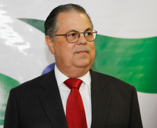 Fernando Xavier Ferreira assumiu a secretaria da Educação do Paraná nesta segunda-feira (05). A cerimônia de transmissão foi acompanhada da vice-governadora do Estado, Cida Borghetti, diretores de escolas, funcionários da secretaria, deputados federais e estaduais, representantes de instituições de educação especial conveniadas à rede estadual além de familiares do novo secretário. 05-01-15.
