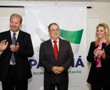 Fernando Xavier Ferreira assumiu a secretaria da Educação do Paraná nesta segunda-feira (05). A cerimônia de transmissão foi acompanhada da vice-governadora do Estado, Cida Borghetti, diretores de escolas, funcionários da secretaria, deputados federais e estaduais, representantes de instituições de educação especial conveniadas à rede estadual além de familiares do novo secretário. 05-01-15.