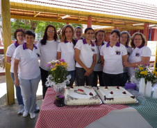 Alunos do Curso Técnico em Cuidados com a Pessoa Idosa do Colégio Estadual Dario Vellozo organiza encontro que aproximou comunidade.