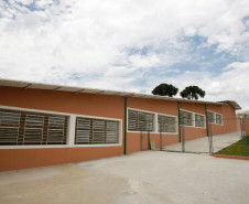 O início das aulas, em 9 de fevereiro, marcará uma nova etapa da história de 48 anos do Colégio Estadual Yvone Pimentel, no bairro Novo Mundo, em Curitiba. As obras de reconstrução do colégio terminaram e os cerca de mil alunos matriculados começarão o ano letivo em um ambiente revitalizado e moderno. 13-01-15.