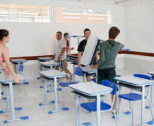 Na revitalização do colégio Yvone Pimentel foram investidos R$ 4 milhões. Agora os alunos terão disponíveis 18 salas de aula (antes eram 15), quatro laboratórios novos e uma sala multiuso. O anfiteatro do colégio também foi reformado. A escola ganhou biblioteca, banheiros, cozinha e refeitório novos.