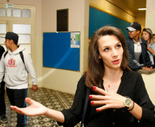 Escolas voltam às aulas e recebem 975 mil alunos