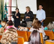 Integrantes do Grupo de Trabalho de Curitiba participaram da primeira reunião técnica nesta quinta-feira (19), no auditório do Núcleo Regional de Educação de Curitiba, para definir o cronograma e as propostas ações para 2015. Entre os temas discutidos está a elaboração do documento-base para a transição dos alunos do 5º das escolas municipais para o 6º ano nas escolas estaduais. 19-03-15. 