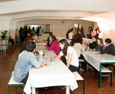 Colégio Estadual Leôncio Correia, entrega da primeira remessa da merenda escolar. 23-03-15.