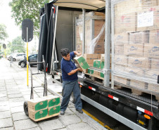 Colégio Estadual Leôncio Correia, entrega da primeira remessa da merenda escolar. 23-03-15.