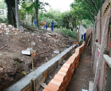 Colégio Estadual Leôncio Correia recebe projeto Mãos Amigas para reconstrução de muro. 24-03-15.