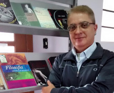 O professor da rede estadual Marcos Antônio Gomes, 52 anos de idade e dez de sala de aula, conta que sua realização está na profissão que escolheu