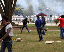 Os confrontos foram causados por militantes black blocs que, infiltrados no movimento, atacaram os soldados da Polícia Militar que protegiam a Assembleia Legislativa.