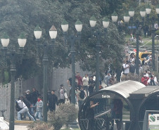 Os confrontos foram causados por militantes black blocs que, infiltrados no movimento, atacaram os soldados da Polícia Militar que protegiam a Assembleia Legislativa.