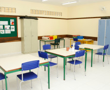 Obras de reformas e ampliacões no colégio Estadual Padre João Wilinski, professora Claudia. 06-04-15.