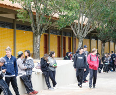 Obras de reformas e ampliacões no colégio Estadual Padre João Wilinski, professora Claudia. 06-04-15.