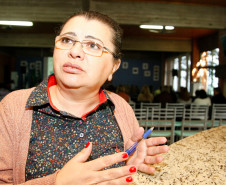 Os coordenadores pedagógicos dos 32 Núcleos Regionais de Educação se reúnem em Curitiba, nesta quinta-feira (7) e sexta-feira (8), para receber orientações sobre as propostas do Minha Escola Tem Ação (Meta). O objetivo do evento é fornecer subsídios para a efetivação do programa nas escolas da rede estadual de ensino ainda este ano. Na foto a coordenadora pedagógica da regional de Ponta Grossa, Rita de Cássia Soares.