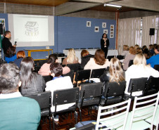 Os coordenadores pedagógicos dos 32 Núcleos Regionais de Educação se reúnem em Curitiba, nesta quinta-feira (7) e sexta-feira (8), para receber orientações sobre as propostas do Minha Escola Tem Ação (Meta). O objetivo do evento é fornecer subsídios para a efetivação do programa nas escolas da rede estadual de ensino ainda este ano.