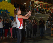 Estudantes de várias regiões do Estado disputam até quinta-feira (14) a primeira fase regional dos Jogos Escolares do Paraná (JEPs) nas modalidades atletismo, basquetebol, futsal, handebol, tênis de mesa, voleibol e xadrez. Na foto, delegação de Corbélia.
