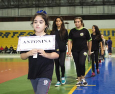 Estudantes de várias regiões do Estado disputam até quinta-feira (14) a primeira fase regional dos Jogos Escolares do Paraná (JEPs) nas modalidades atletismo, basquetebol, futsal, handebol, tênis de mesa, voleibol e xadrez. Na foto, delegação de Paranaguá. 