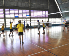 A fase regional da capital paranaense dos Jogos Escolares do Paraná, que começou no dia 18 de maio e segue até o dia 24 (domingo), contará com três mil participantes entre alunos (2.947) e profissionais envolvidos. 