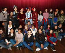 Escola Bolshoi do Brasil realiza apresentação exclusiva de balé para 2,4 mil alunos da rede pública em Curitiba.