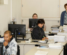 Equipe de prestação de contas da Coordenadoria de Apoio Financeiro à Rede Escolar.