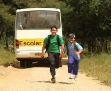 Valores repassados aos municípios para o transporte escolar foram readequados seguindo critérios técnicos. A primeira ação do Governo do Estado foi aumentar os investimentos de R$ 28 milhões, em 2010, para R$ 58 milhões, em 2011