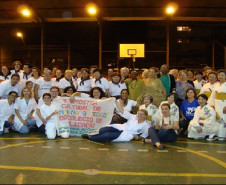 Dança da terceira idade envolve escola e comunidade