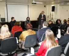 Representantes da Secretaria de Estado da Educação e da Secretaria de Estado de Ciência, Tecnologia e Ensino Superior e das Instituições de Ensino Superior se reuniram nesta quarta-feira (8), em Curitiba, para definir encaminhamentos do Programa de Desenvolvimento Educacional (PDE). O encontro ainda definiu a criação de um grupo de trabalho para reavaliar o programa.