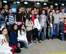 Estudantes das escolas públicas do Paraná receberam as medalhas que conquistaram na Olimpíada Brasileira de Matemática das Escolas Públicas (Obmep).