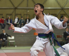 A 62ª edição dos Jogos Escolares do Paraná (JEPs), etapa para alunos com idade entre 12 a 14 anos, que acontecem em Apucarana, Norte do Estado, definiu até agora 28 campeões, nas modalidades de judô, xadrez, atletismo e badminton, e 30 classificados para a etapa nacional dos Jogos Escolares da Juventude.