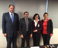 A vice-governadora Cida Borghetti e a secretária de Estado da Educação, professora Ana Seres, estiveram em Brasília nesta terça-feira (21) para tratar diversos assuntos de interesse do Paraná com representantes do Fundo Nacional de Desenvolvimento da Educação, o FNDE. “Foi uma reunião muito proveitosa, discutimos vários temas que estavam pendentes, inclusive a liberação de recursos”, disse a secretária.
