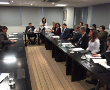 A vice-governadora Cida Borghetti e a secretária de Estado da Educação, professora Ana Seres, estiveram em Brasília nesta terça-feira (21) para tratar diversos assuntos de interesse do Paraná com representantes do Fundo Nacional de Desenvolvimento da Educação, o FNDE. “Foi uma reunião muito proveitosa, discutimos vários temas que estavam pendentes, inclusive a liberação de recursos”, disse a secretária.