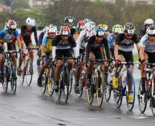 A busca pelo título nas modalidades de ciclismo e ginástica rítmica (GR) na fase final dos 62º Jogos Escolares do Paraná (JEPs) começa nesta quinta-feira, dia 23, em Apucarana, Norte do Estado. Nesta final participam alunos de 12 a 14 anos, de escolas públicas e particulares. A ginástica rítmica conhecerá as campeãs já na sexta-feira (24). O ciclismo se encerrará no sábado, último dia de disputas.